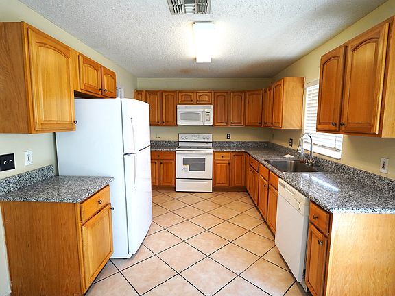 3rd image of 2007 Country Brook Ave