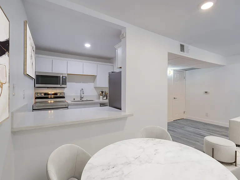 301 North Alvarado Street — Photo 10