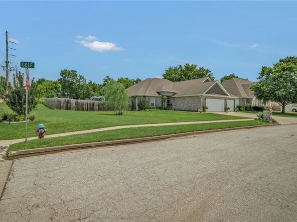 821 Golf Rd, Webb City, MO 64870