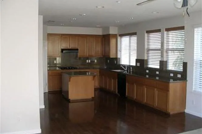 2864 Sandyhills Ln — Photo 18
