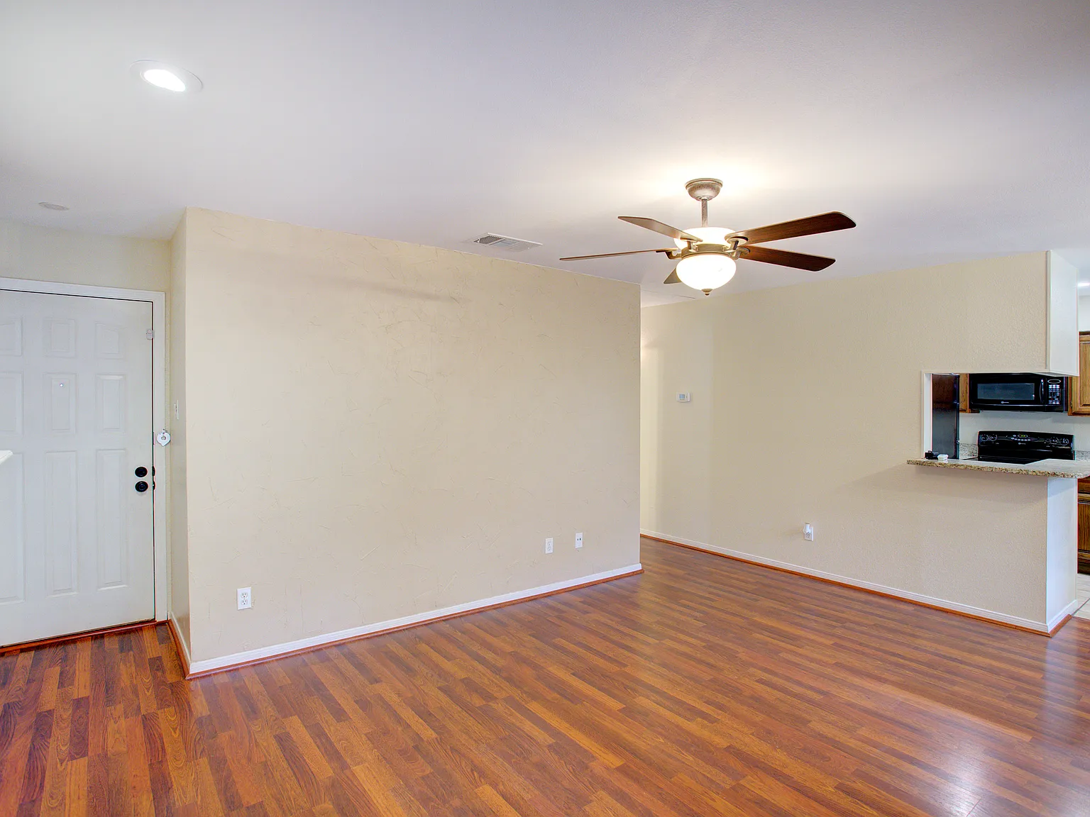 2 bed, 963 sqft, $1,595 — Photo 3