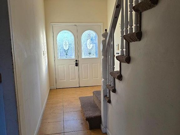 3rd image of 16 Offord St