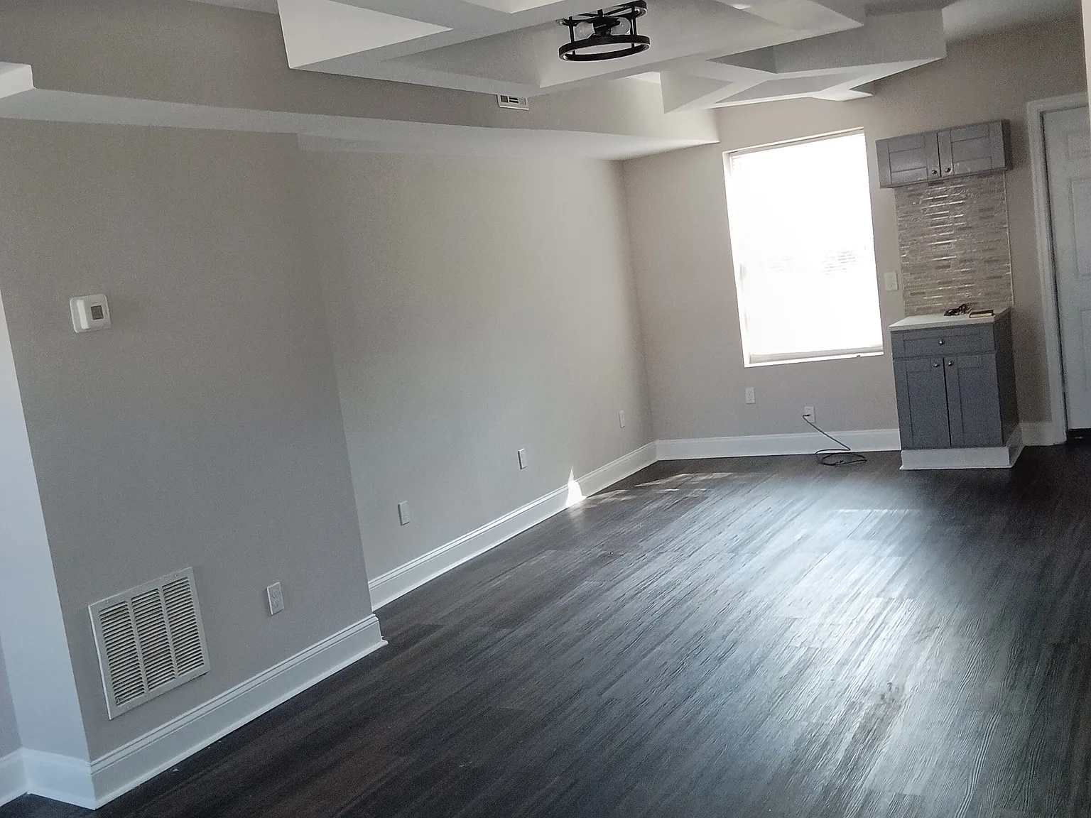 3 bed, 900 sqft, $1,775 — Photo 3