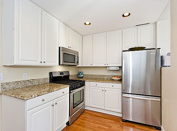 4th image of 1113 W Lill Ave #2E