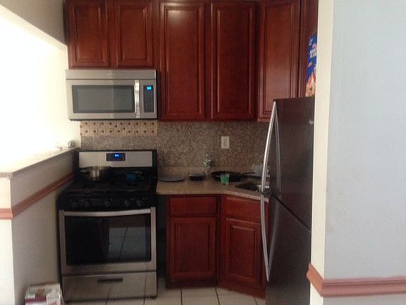 3rd image of 235 Vernon Ave APT 3