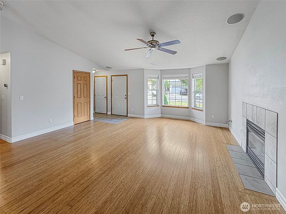 4th image of 5209 NE 25th Place