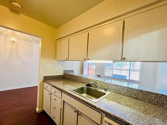 4th image of 511 W 5th St #B