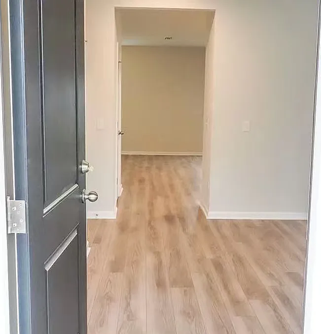 5 bed, 2670 sqft, $2,800 — Photo 2