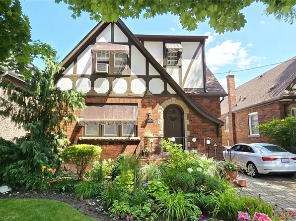 107 Bond St S, Hamilton, ON L8S 1S9