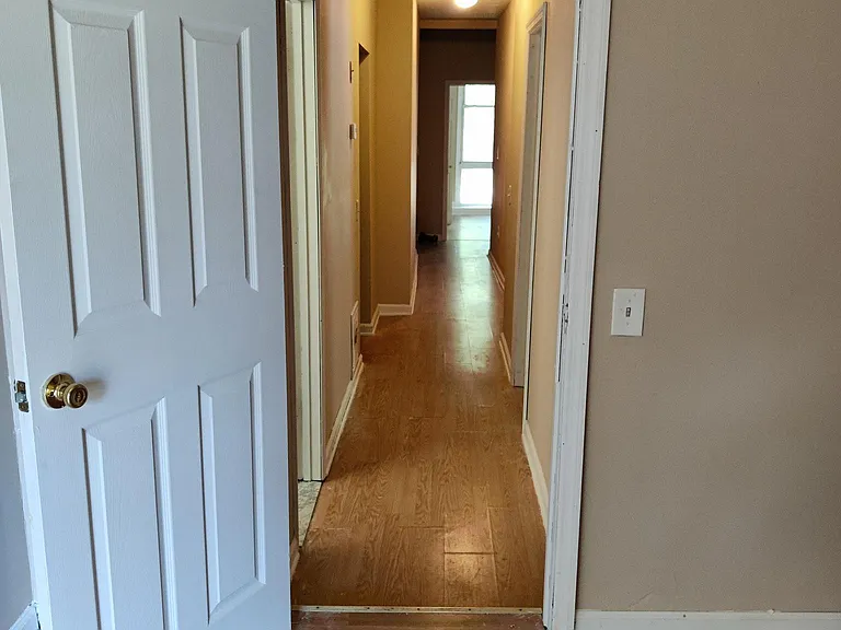4-1 Eastman Ter #4 — Photo 13
