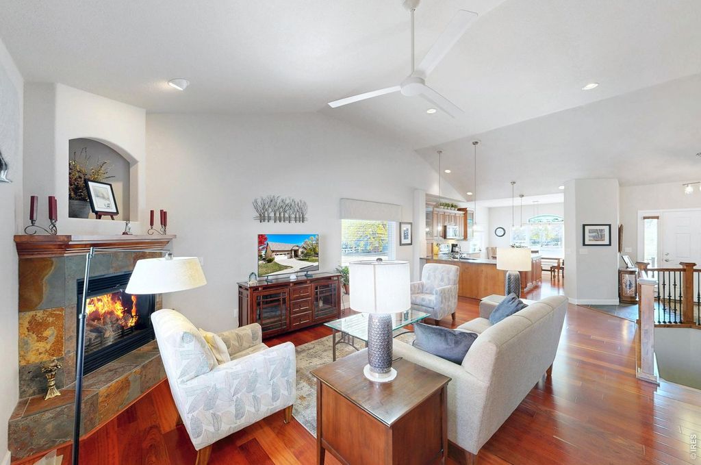 593 Mariana Pointe Dr