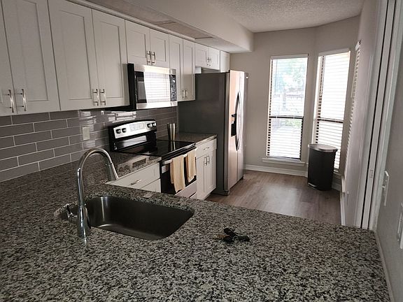 3rd image of 761 Egret Bluff Ln