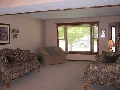 3rd image of 811 Stewart Ave