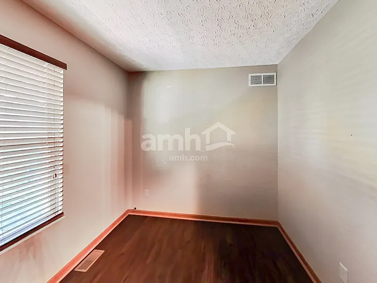 206 Aaron Ct — Photo 16