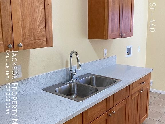 3rd image of 440 W 21st St #440