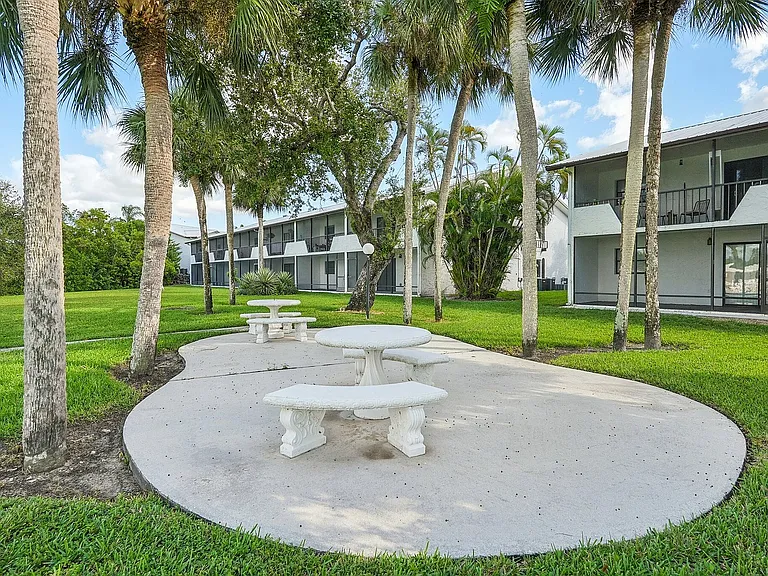 102-web-or-mls-Maida Ln-0910-905
