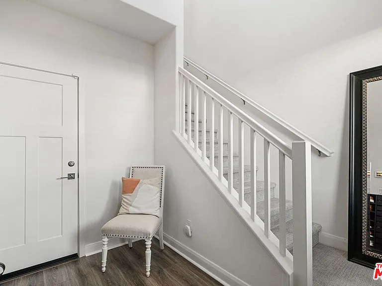 592 E Imperial Ave — Photo 5