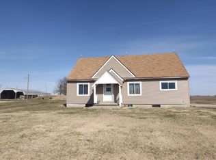 1308 E Hurricane Ln, Noble, IL 62868