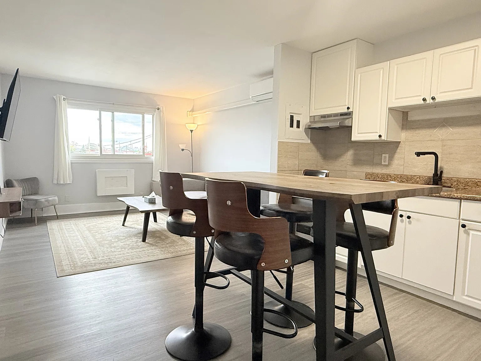 1 bed, $1,313 — Photo 2