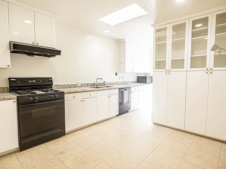 2024 Navy St — Photo 31