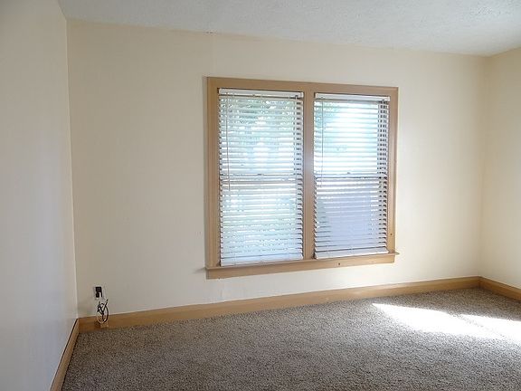 5th image of 3227 East Dr