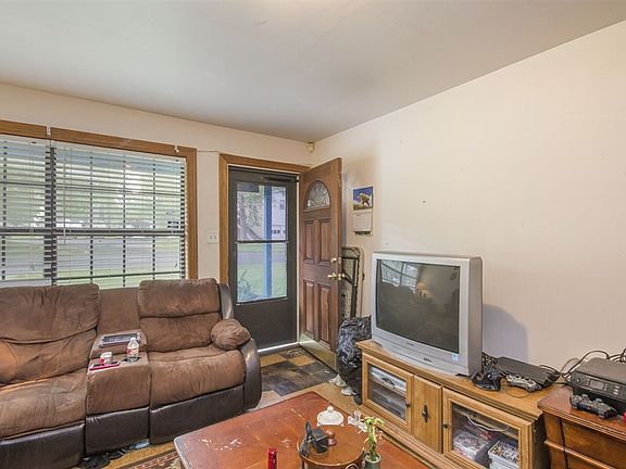 3rd image of 3206 Garden Villa Ln