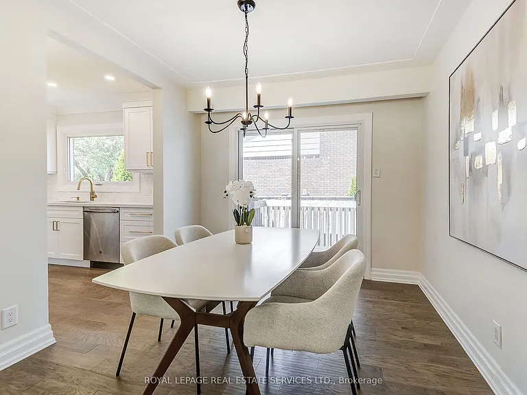 351 Strathcona Dr — Photo 17