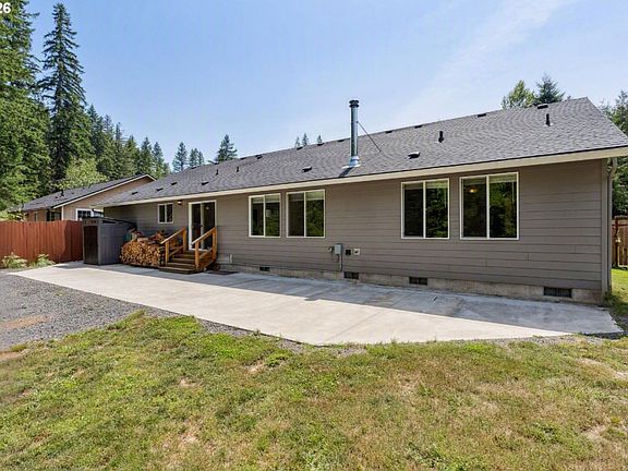 4th image of 202 Edgewater Dr