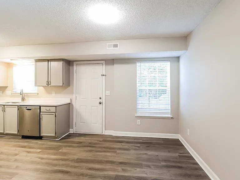 326 Kingville Dr — Photo 7