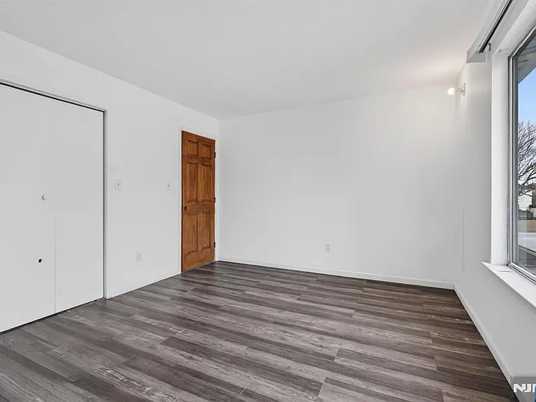 485 Broadway — Photo 15
