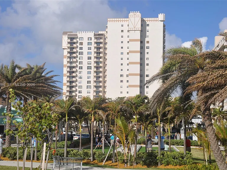1865 S Ocean Dr #12E — Photo 11
