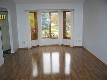 3rd image of 25 Westchester Sq