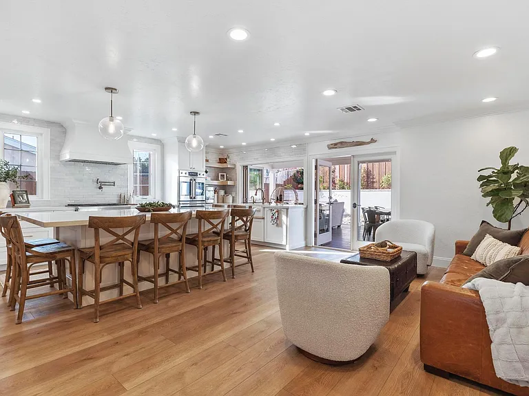 4852 Mount Almagosa Dr — Photo 3