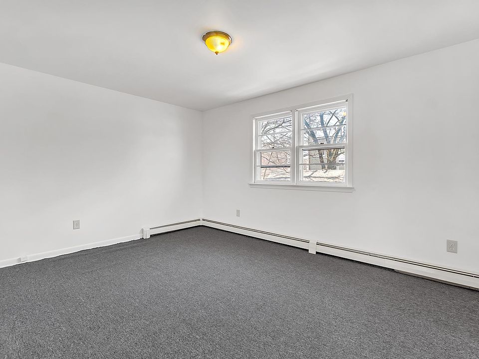 2nd image of 34 Berkeley Pl