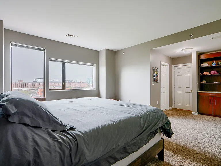 10 E Lee St #706 — Photo 23
