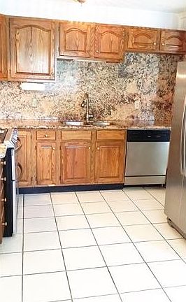 3rd image of 1529 Redwood Dr