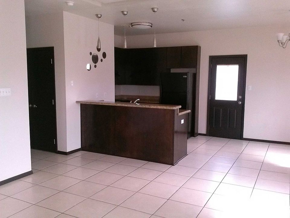 2nd image of 4612 N Cypress St APT 2