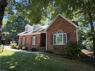 2194 Benwicke Dr, Pfafftown, NC 27040