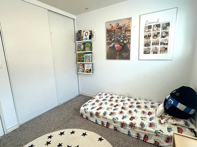Bedroom - photo of closet