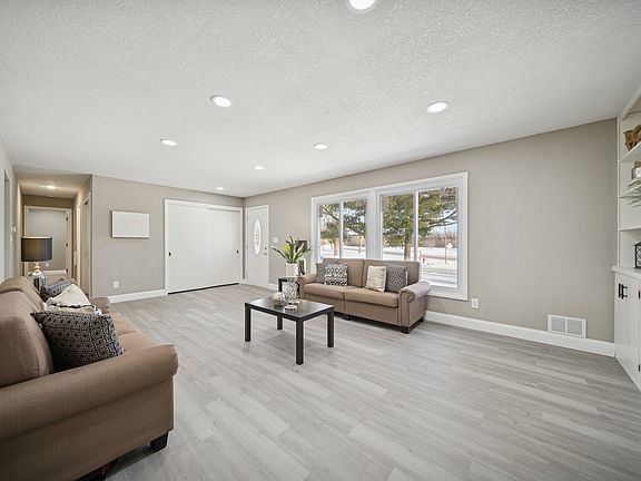 3rd image of 460 Selby Ave