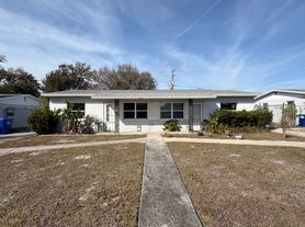 2268 Palmwood Dr, Dunedin, FL