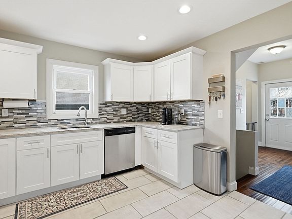 4th image of 286 Revere St #286