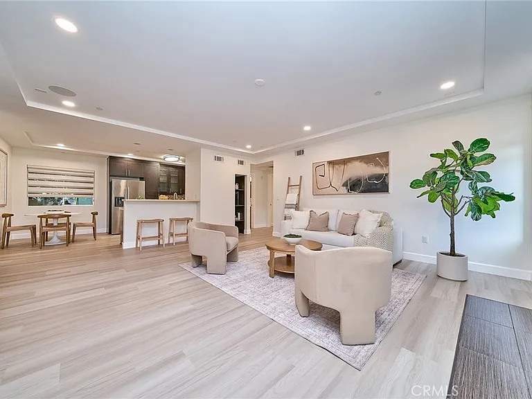 5525 W Olympic Blvd #202 — Photo 1