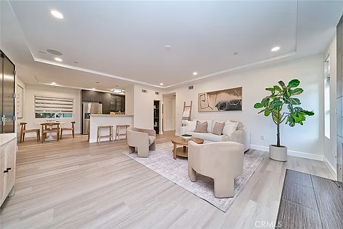 5525 W Olympic Blvd #202 Photo 1