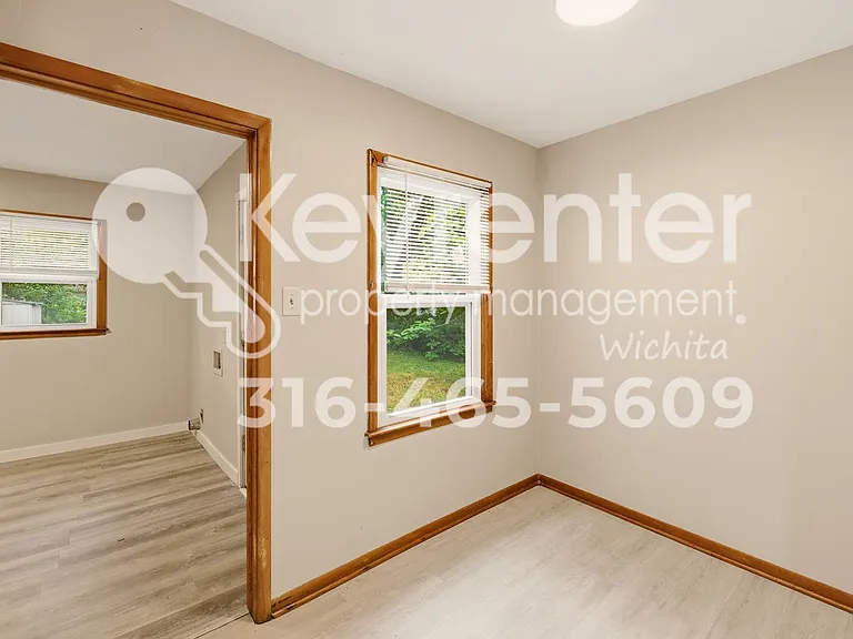 2060 S Euclid St — Photo 9
