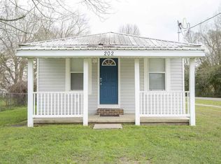 202 2nd St E, Summerdale, AL 36580