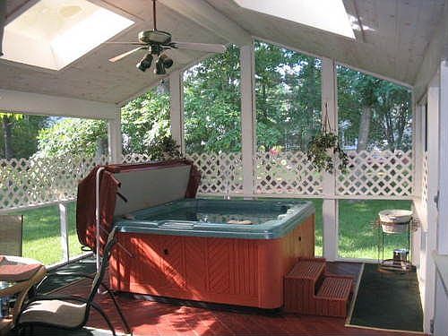 Porch/Hot Tub!