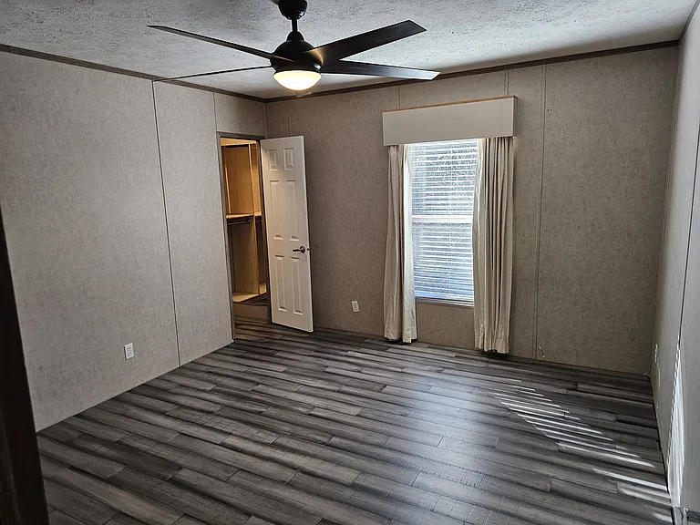 3434 Laguna Dr — Photo 11
