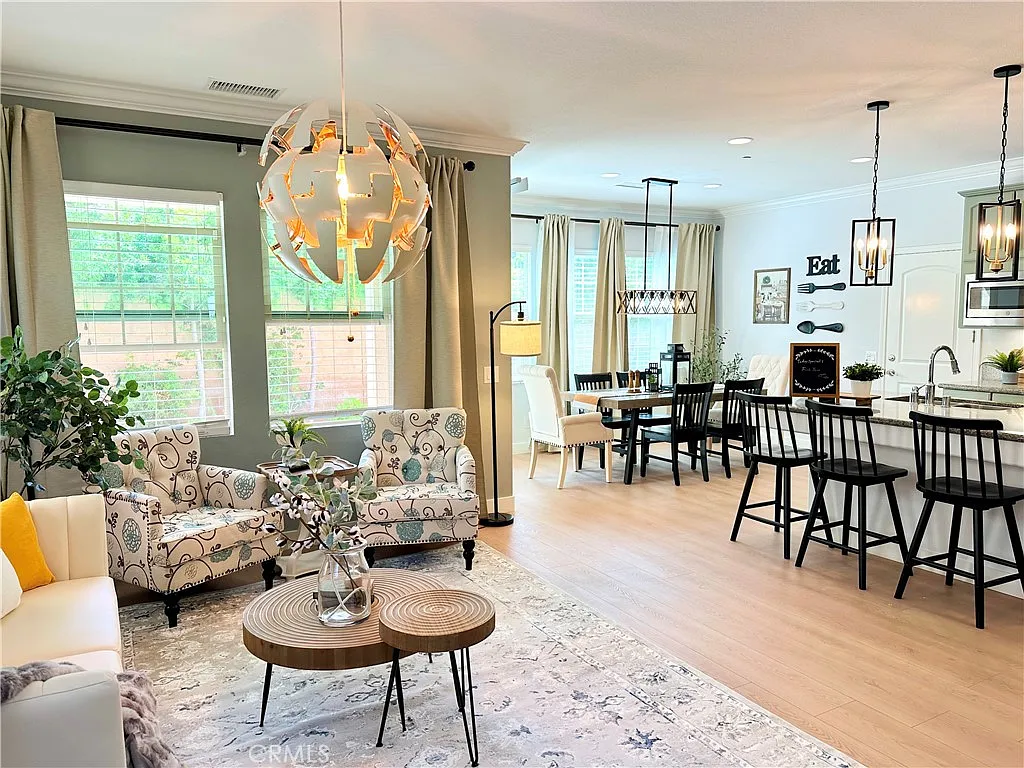 4 bed, 1935 sqft, $7,000 — Photo 2