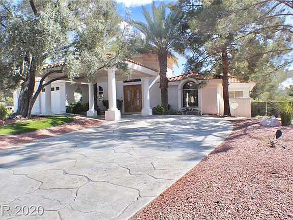 3rd image of 2907 La Mesa Dr